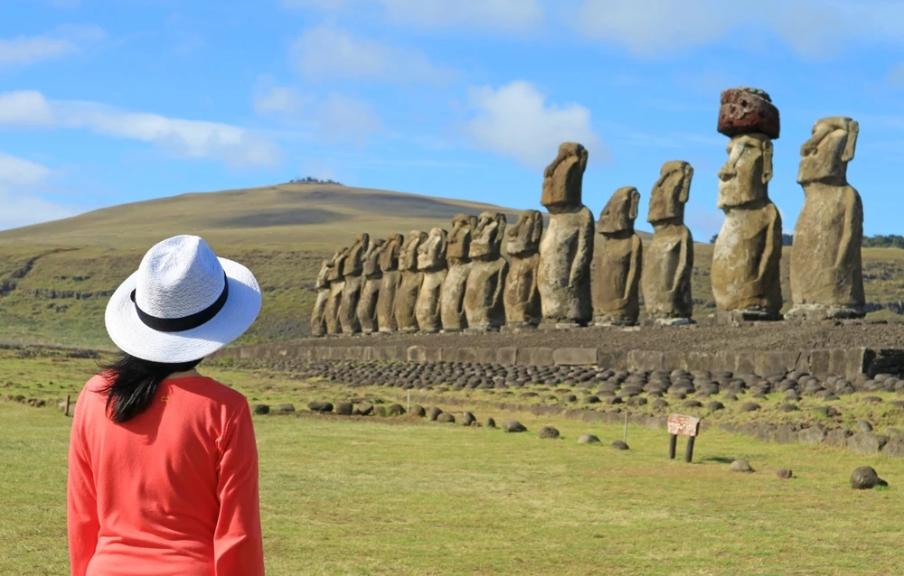 Misterul statuilor Moai de pe Insula Paștelui: cum au fost construite și mutate?