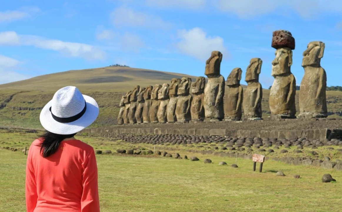 Misterul statuilor Moai de pe Insula Paștelui: cum au fost construite și mutate?