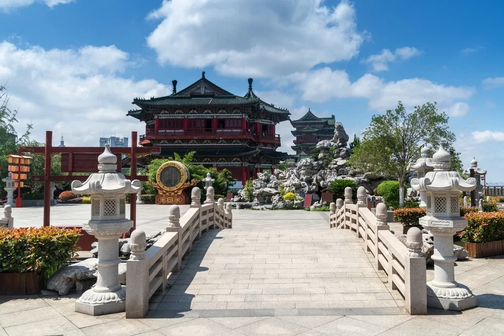 Circuit China + Hong Kong: cum combini tradiționalul cu ultramodernul într-o singură vacanță
