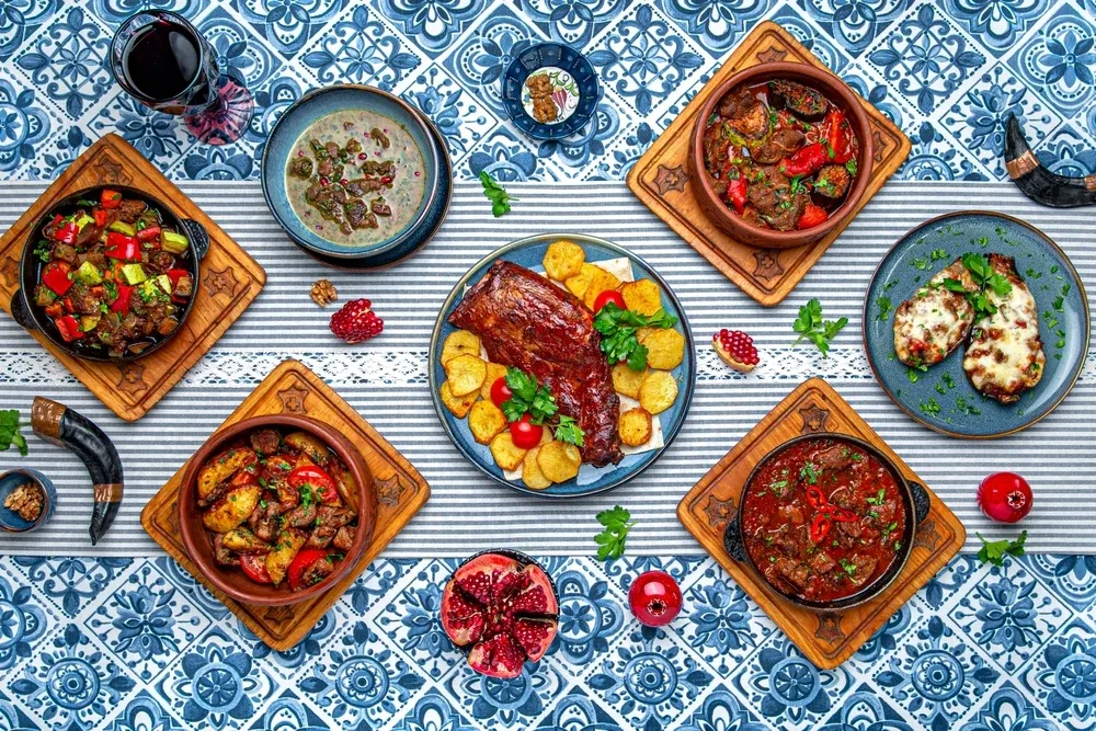 Tur gastronomic în Georgia: 10 preparate tradiționale pe care trebuie să le încerci