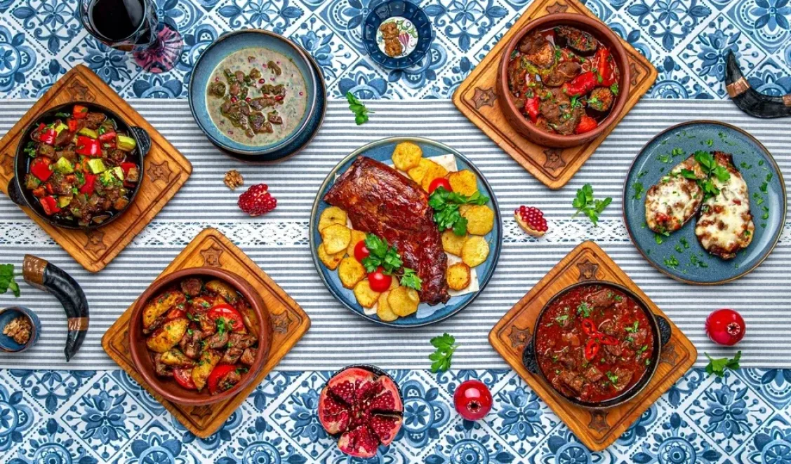 Tur gastronomic în Georgia: 10 preparate tradiționale pe care trebuie să le încerci