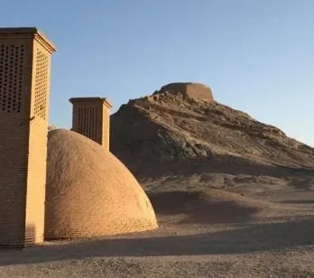 Iran: o poveste de iubire. Lumina zeilor vechi