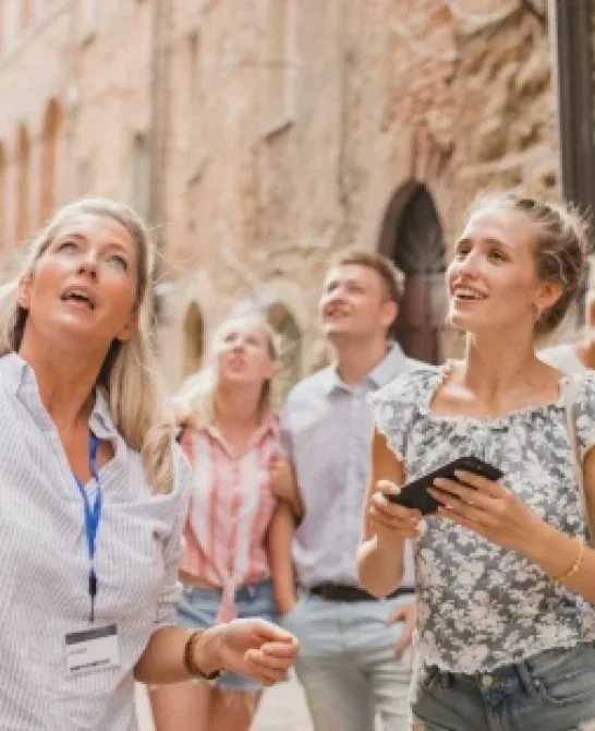 Ce trebuie să știi atunci când vrei să călătorești într-un circuit turistic cu însoțitor?